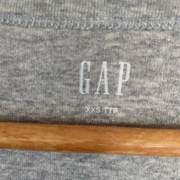 NWT Gap Grey V-neck Long Sleeve Shirt - Picture 4 of 7